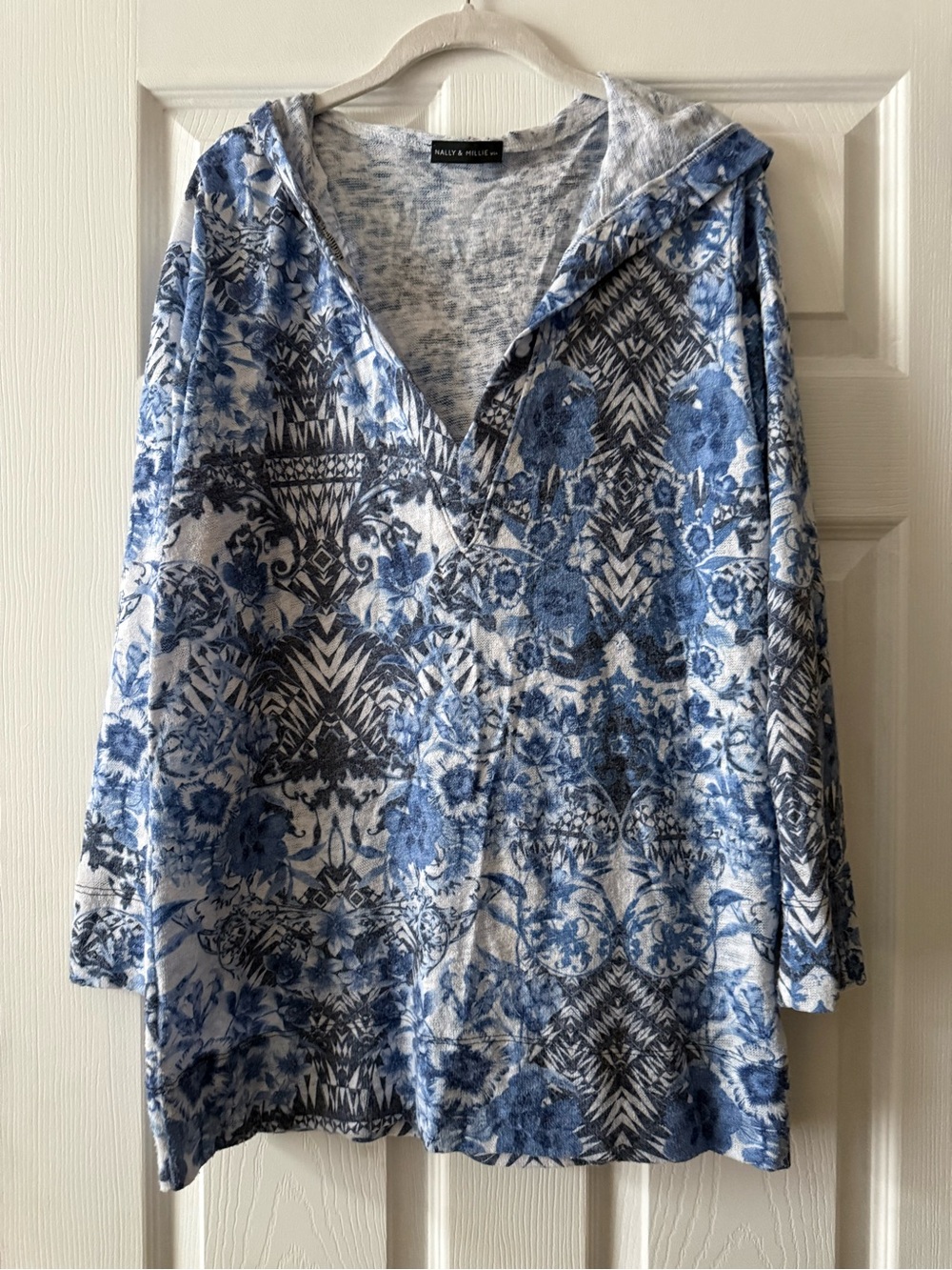 Nally & Millie Blue Abstract Medallion Print Pullover Hoodie Medium